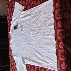 Vineyard Vines white t shirt with print.